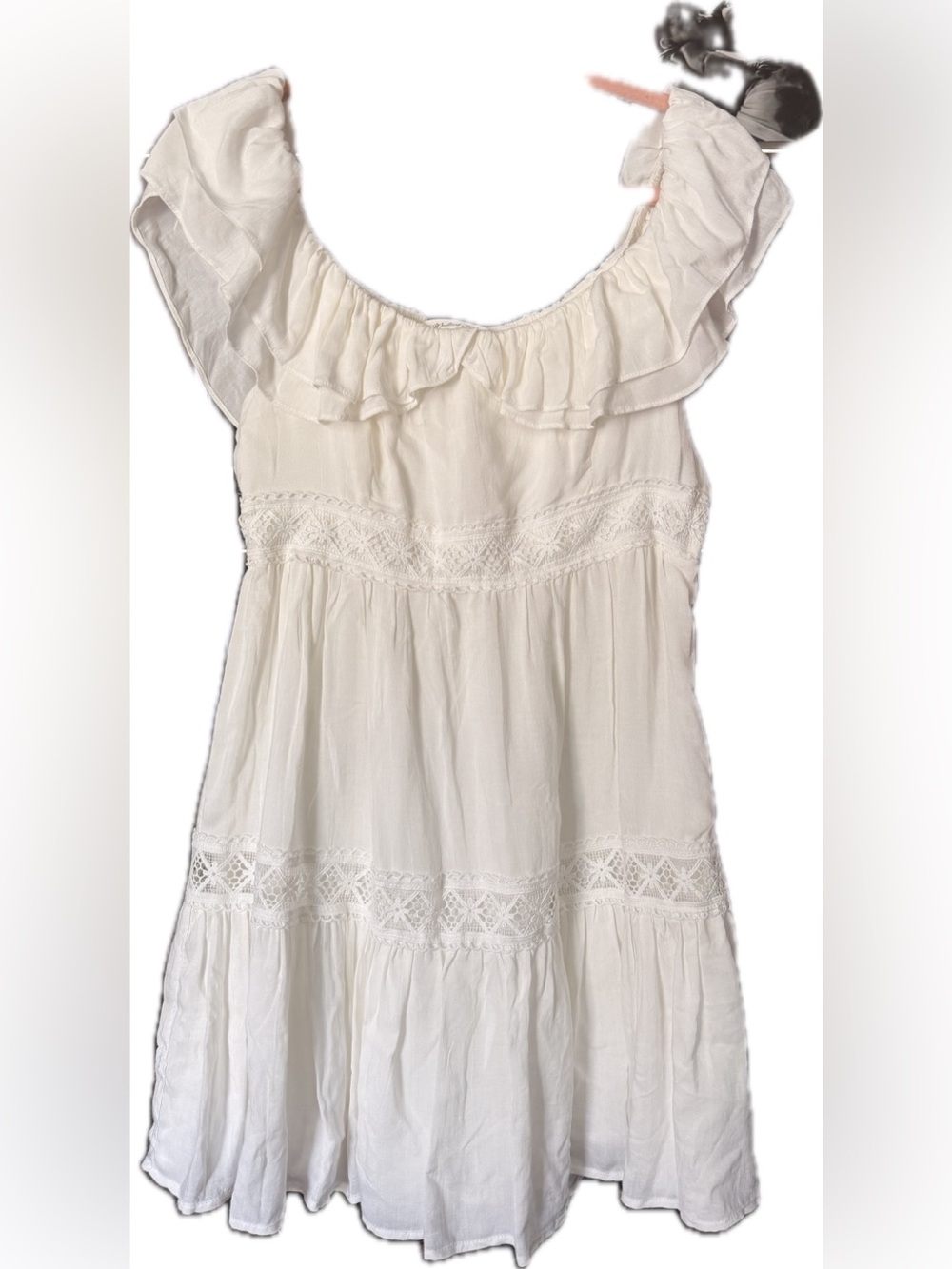 Mini dress or tunic with ruffles and crocheted lace.